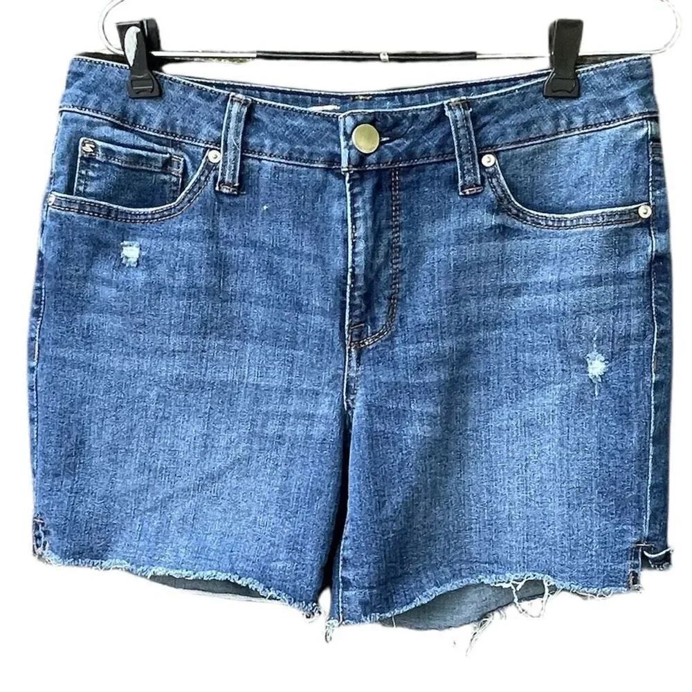Seven7 size 6 weekend short cutoffs.